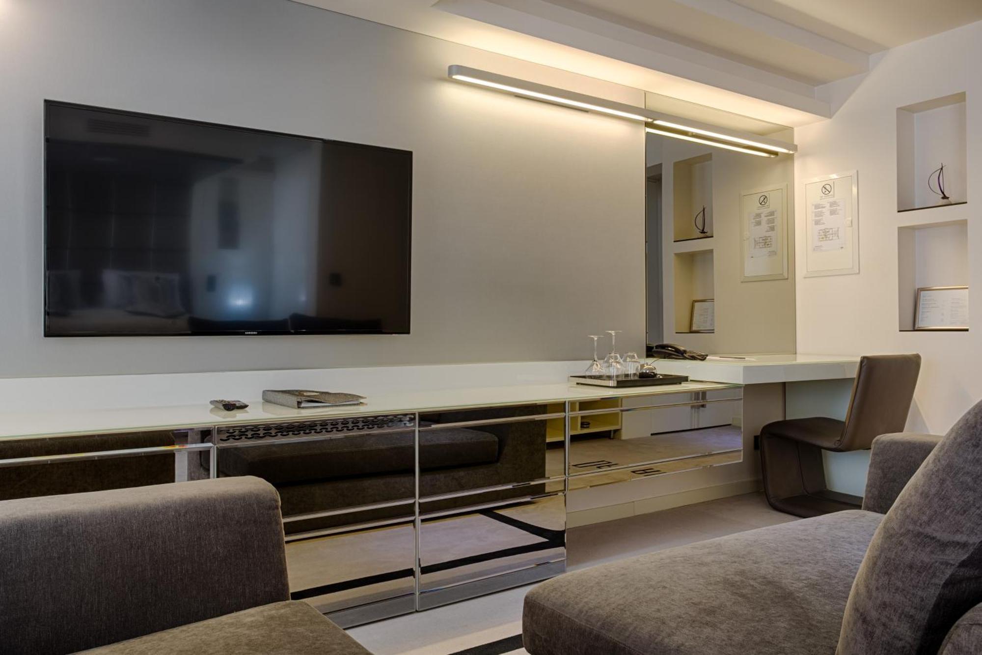 ดาเมียนี ลักชัวรี บูทิก โฮเต็ล แอนด์ สปา Hotel โอมิช ภายนอก รูปภาพ
