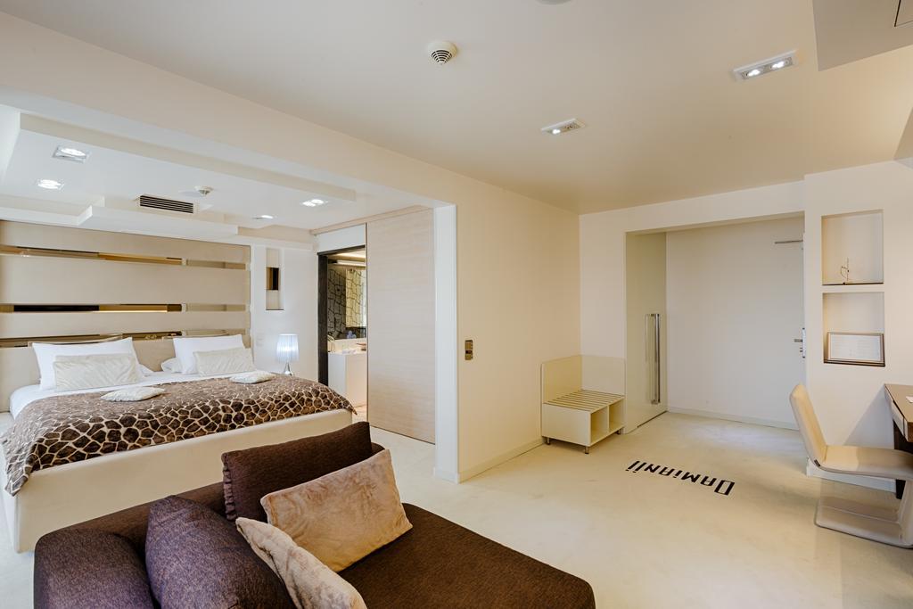 ดาเมียนี ลักชัวรี บูทิก โฮเต็ล แอนด์ สปา Hotel โอมิช ภายนอก รูปภาพ